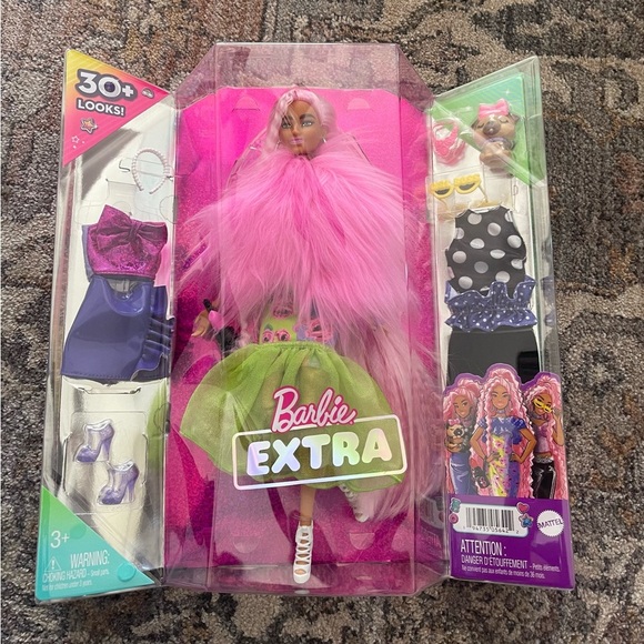 Barbie Extra Doll with Accessories - Picture 2 of 3